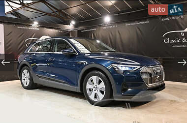 Внедорожник / Кроссовер Audi Q7 e-tron 2019 в 