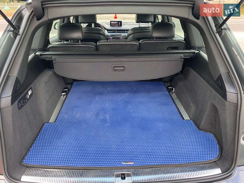 Минивэн Audi Q7 e-tron 2016 в Радехове