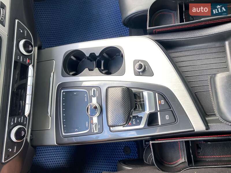 Минивэн Audi Q7 e-tron 2016 в Радехове