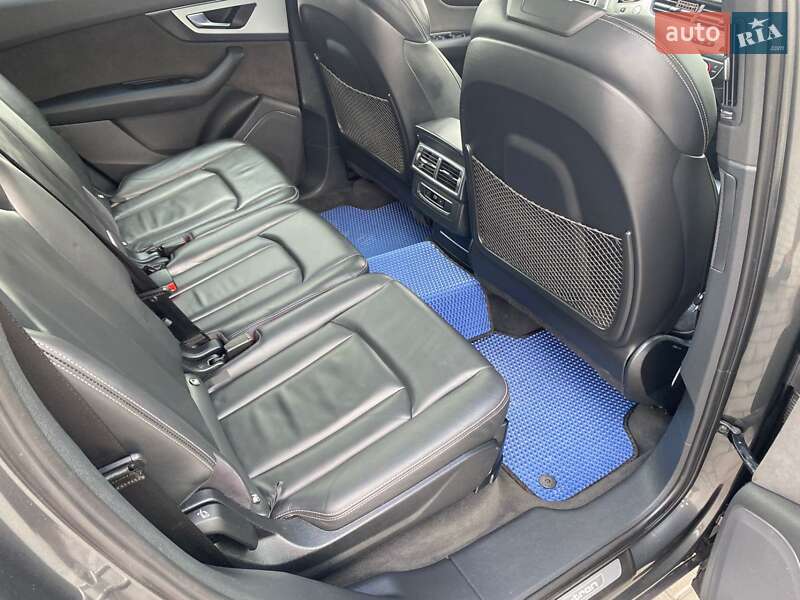 Минивэн Audi Q7 e-tron 2016 в Радехове