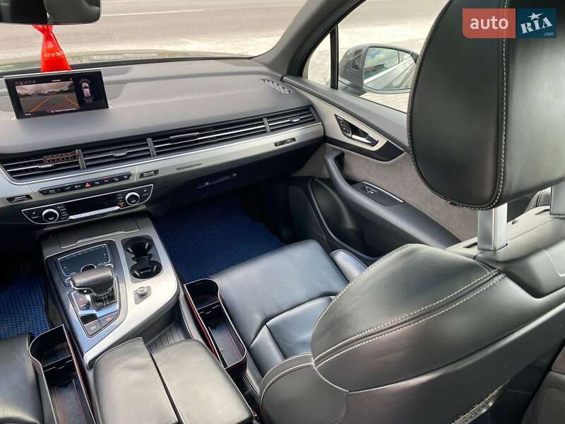 Минивэн Audi Q7 e-tron 2016 в Радехове