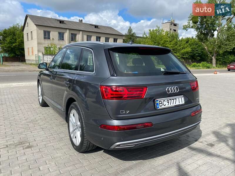 Минивэн Audi Q7 e-tron 2016 в Радехове