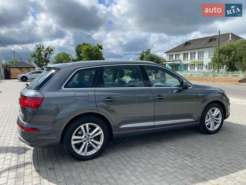 Минивэн Audi Q7 e-tron 2016 в Радехове
