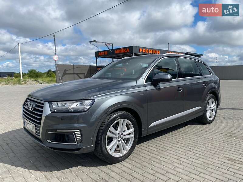 Минивэн Audi Q7 e-tron 2016 в Радехове