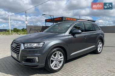 Минивэн Audi Q7 e-tron 2016 в 
