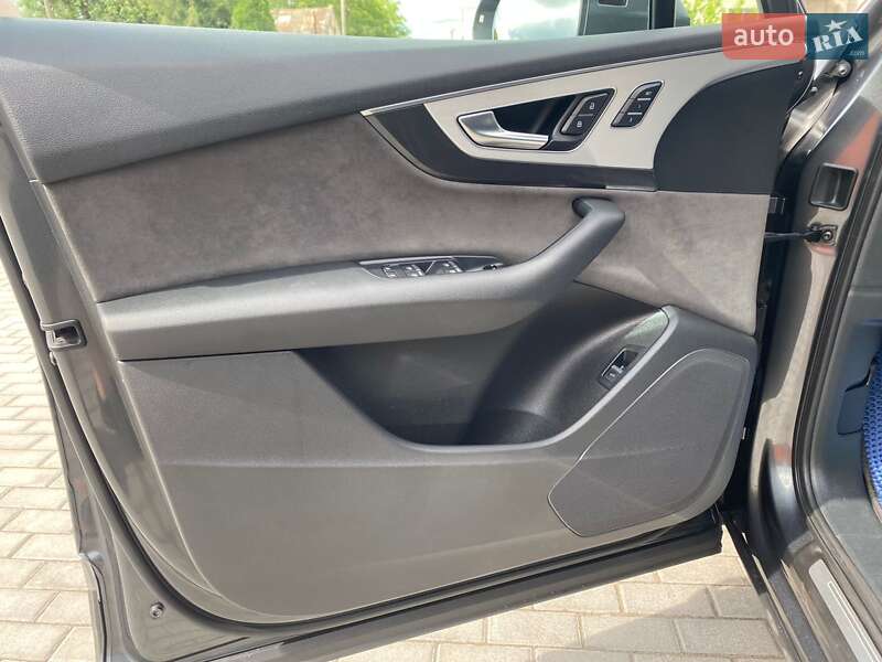 Минивэн Audi Q7 e-tron 2016 в Радехове