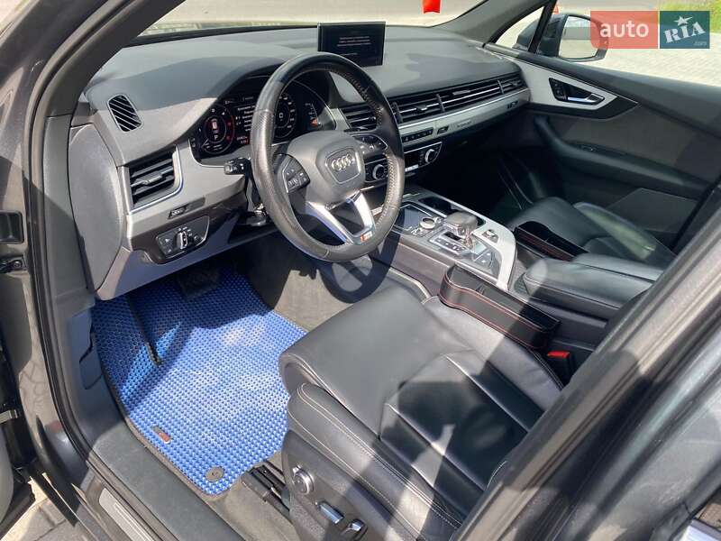Минивэн Audi Q7 e-tron 2016 в Радехове