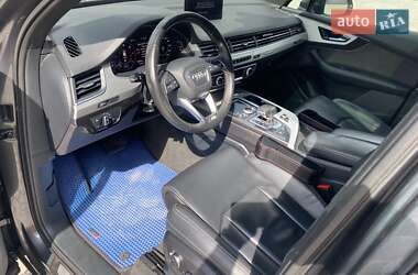 Минивэн Audi Q7 e-tron 2016 в 