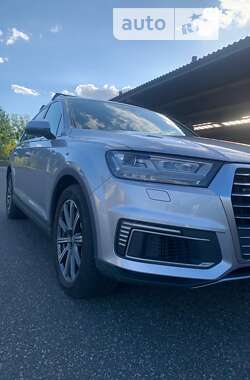Внедорожник / Кроссовер Audi Q7 e-tron 2016 в 
