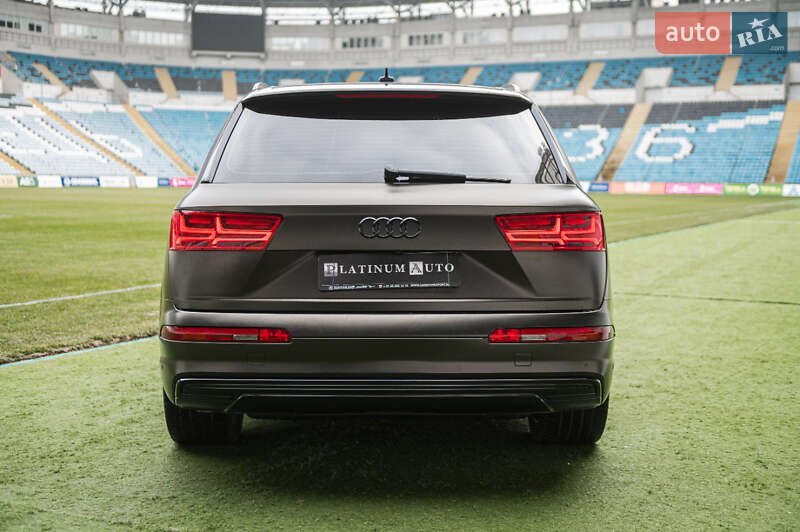 Позашляховик / Кросовер Audi Q7 e-tron 2016 в Одесі