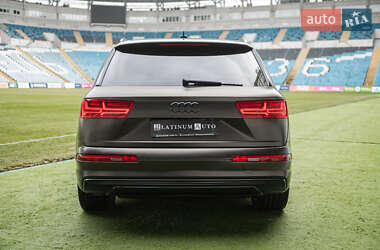 Внедорожник / Кроссовер Audi Q7 e-tron 2016 в 