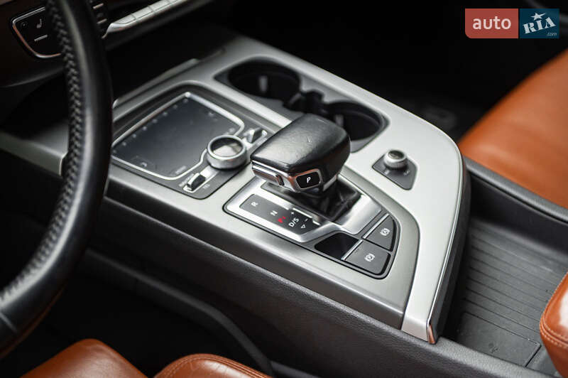 Позашляховик / Кросовер Audi Q7 e-tron 2016 в Одесі
