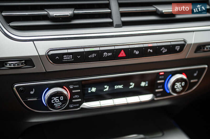 Позашляховик / Кросовер Audi Q7 e-tron 2016 в Одесі