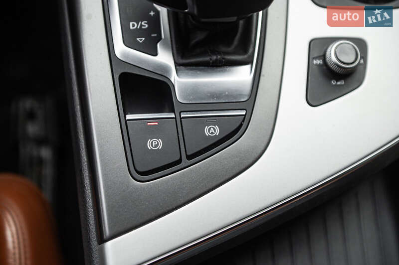 Позашляховик / Кросовер Audi Q7 e-tron 2016 в Одесі