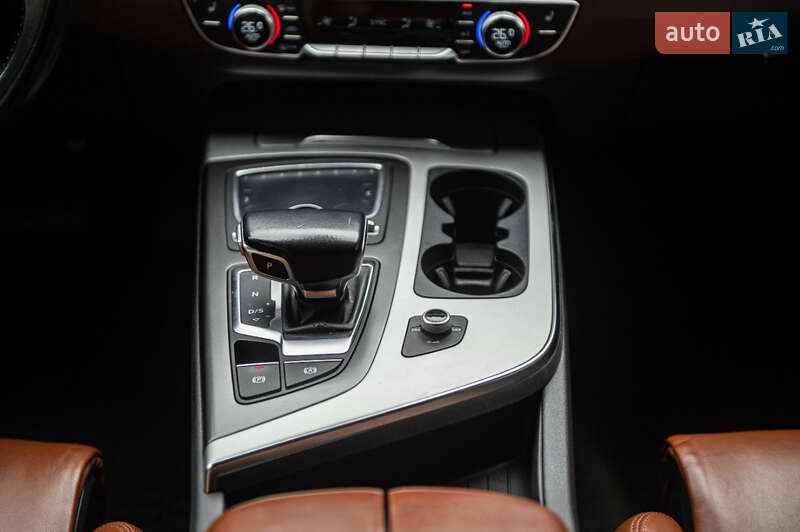 Позашляховик / Кросовер Audi Q7 e-tron 2016 в Одесі