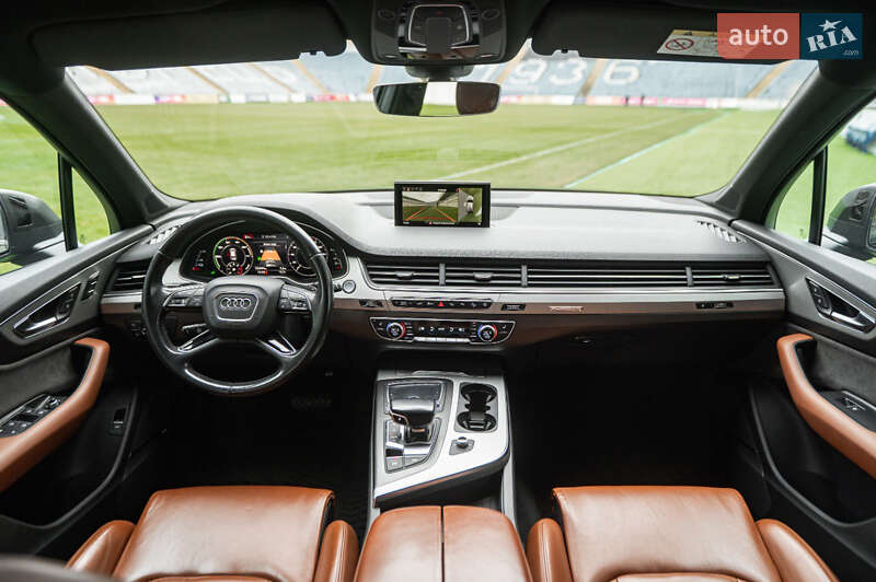 Позашляховик / Кросовер Audi Q7 e-tron 2016 в Одесі