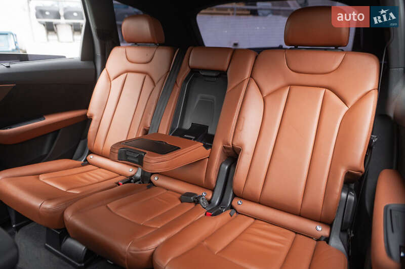 Позашляховик / Кросовер Audi Q7 e-tron 2016 в Одесі
