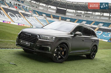 Внедорожник / Кроссовер Audi Q7 e-tron 2016 в 
