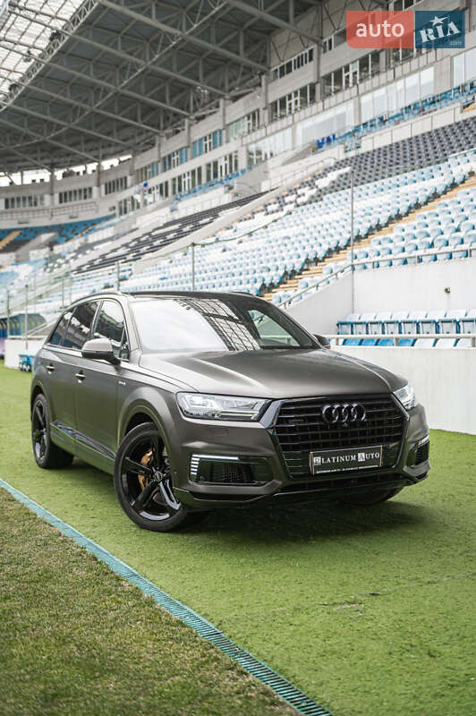 Позашляховик / Кросовер Audi Q7 e-tron 2016 в Одесі