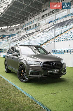 Внедорожник / Кроссовер Audi Q7 e-tron 2016 в 