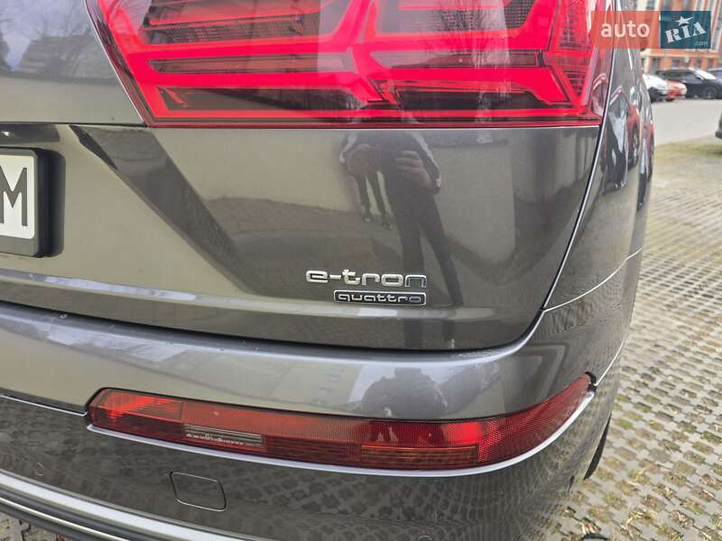 Внедорожник / Кроссовер Audi Q7 e-tron 2018 в Львове