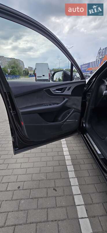 Позашляховик / Кросовер Audi Q7 e-tron 2016 в Шептицькому