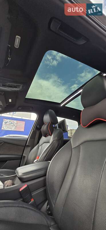 Позашляховик / Кросовер Audi Q7 e-tron 2016 в Шептицькому
