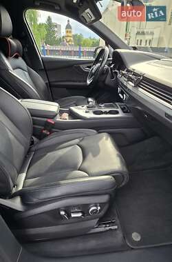 Позашляховик / Кросовер Audi Q7 e-tron 2016 в 