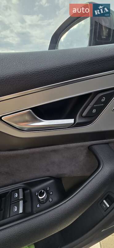 Позашляховик / Кросовер Audi Q7 e-tron 2016 в Шептицькому