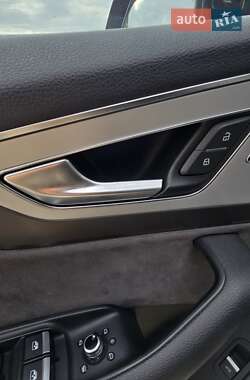 Позашляховик / Кросовер Audi Q7 e-tron 2016 в 