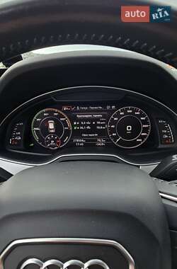 Позашляховик / Кросовер Audi Q7 e-tron 2016 в 