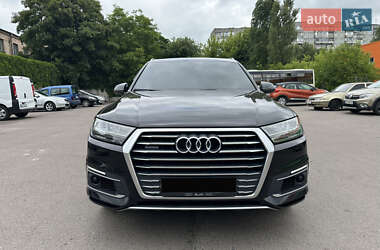 Внедорожник / Кроссовер Audi Q7 e-tron 2016 в 