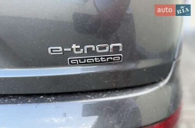 Внедорожник / Кроссовер Audi Q7 e-tron 2018 в 
