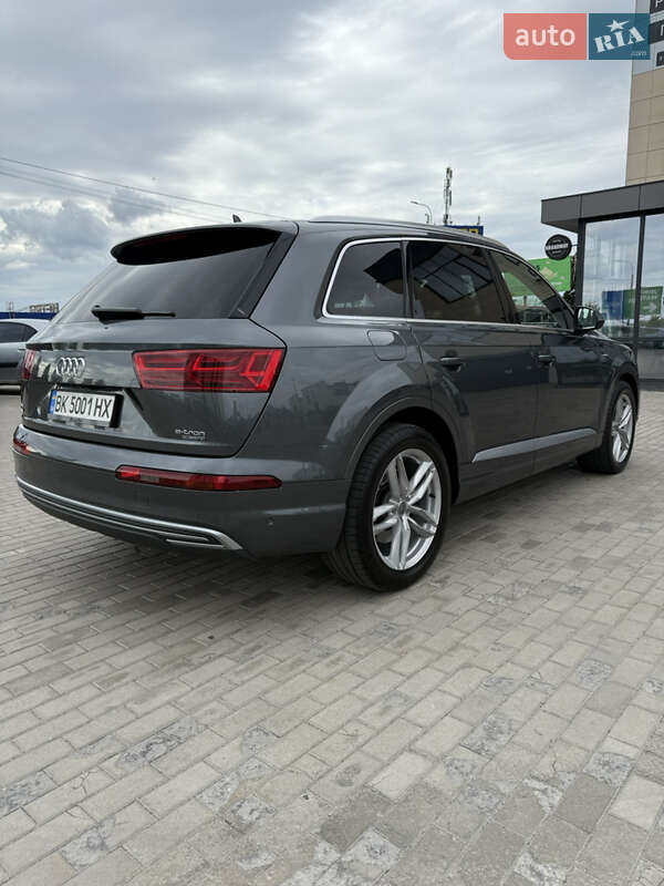 Позашляховик / Кросовер Audi Q7 e-tron 2017 в Рівному