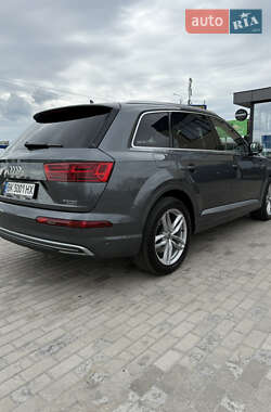 Внедорожник / Кроссовер Audi Q7 e-tron 2017 в 