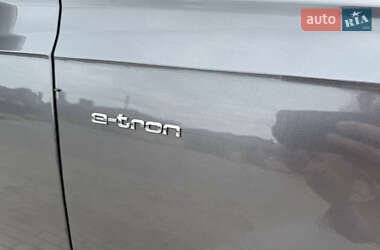 Внедорожник / Кроссовер Audi Q7 e-tron 2017 в 