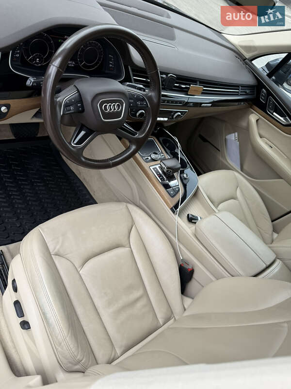 Позашляховик / Кросовер Audi Q7 e-tron 2017 в Рівному