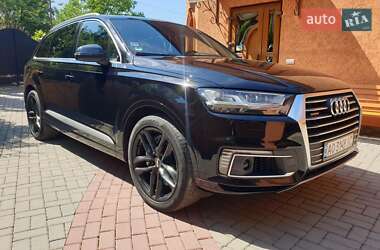 Позашляховик / Кросовер Audi Q7 e-tron 2016 в 