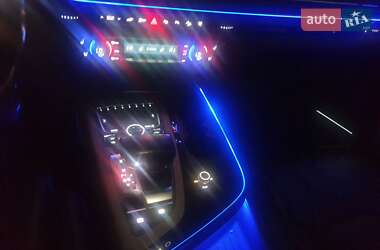 Позашляховик / Кросовер Audi Q7 e-tron 2016 в 