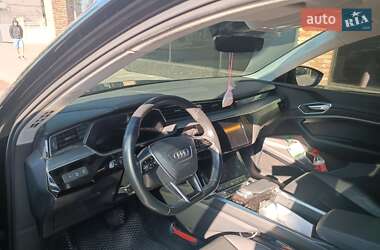 Позашляховик / Кросовер Audi Q7 e-tron 2019 в 