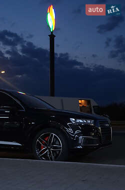 Внедорожник / Кроссовер Audi Q7 e-tron 2016 в 