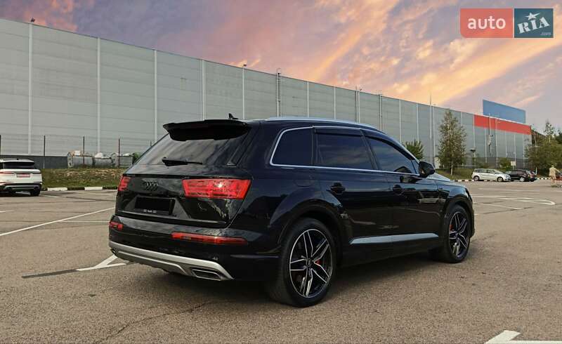 Позашляховик / Кросовер Audi Q7 e-tron 2016 в Рівному