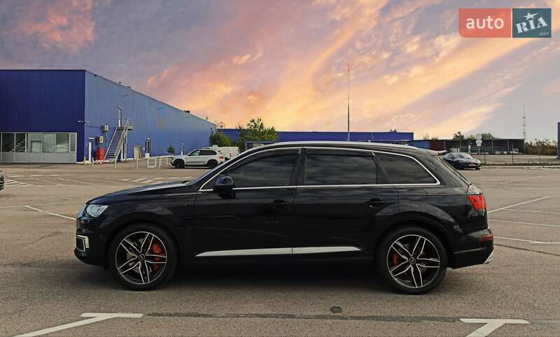 Позашляховик / Кросовер Audi Q7 e-tron 2016 в Рівному