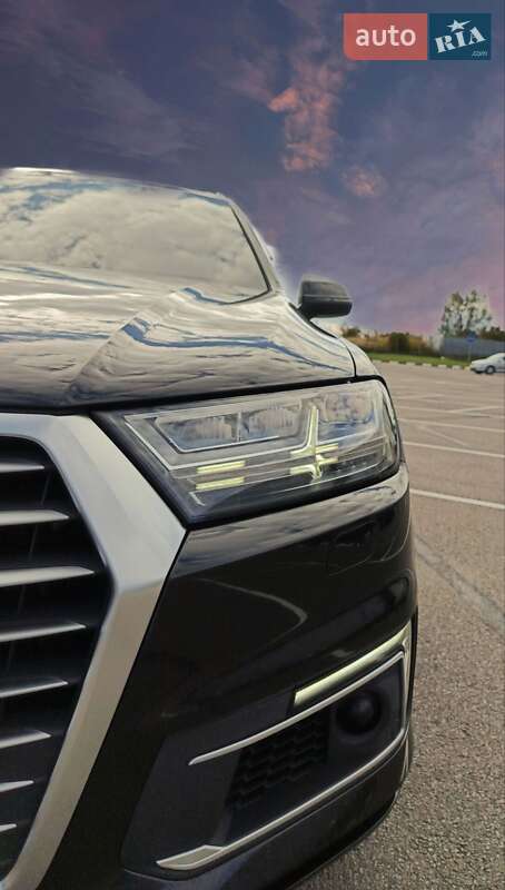 Позашляховик / Кросовер Audi Q7 e-tron 2016 в Рівному