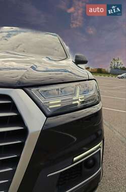 Внедорожник / Кроссовер Audi Q7 e-tron 2016 в 