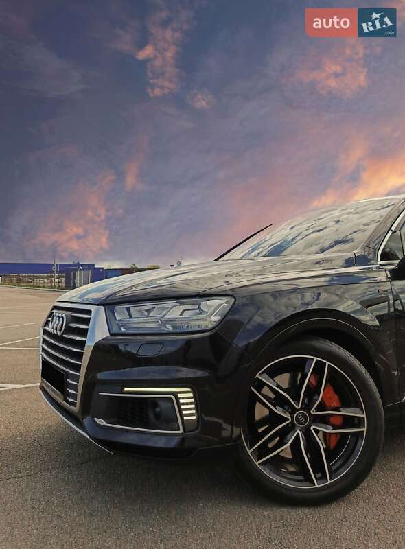 Позашляховик / Кросовер Audi Q7 e-tron 2016 в Рівному
