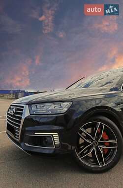 Внедорожник / Кроссовер Audi Q7 e-tron 2016 в 