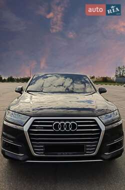 Внедорожник / Кроссовер Audi Q7 e-tron 2016 в 