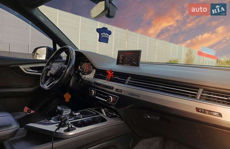 Позашляховик / Кросовер Audi Q7 e-tron 2016 в Рівному