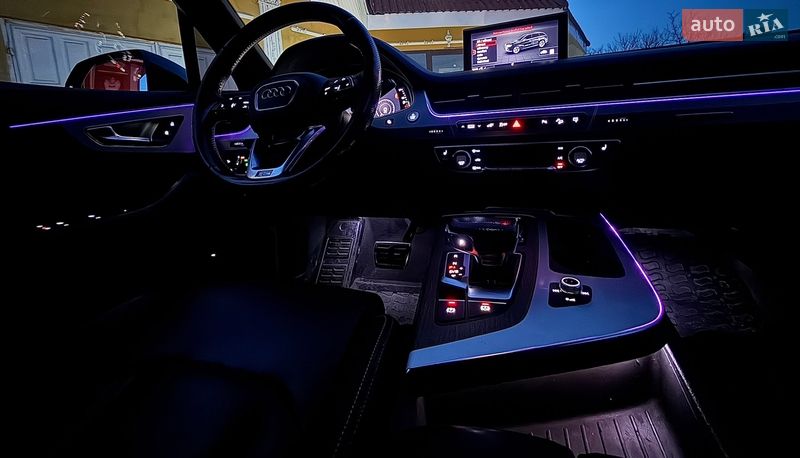 Позашляховик / Кросовер Audi Q7 e-tron 2016 в Ужгороді